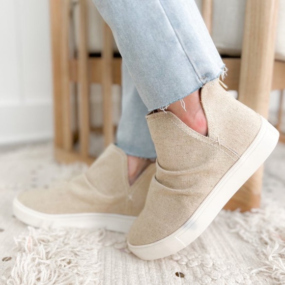 NWT Very G Casual High Top Cream Sneakers size 8 - Picture 1 of 7